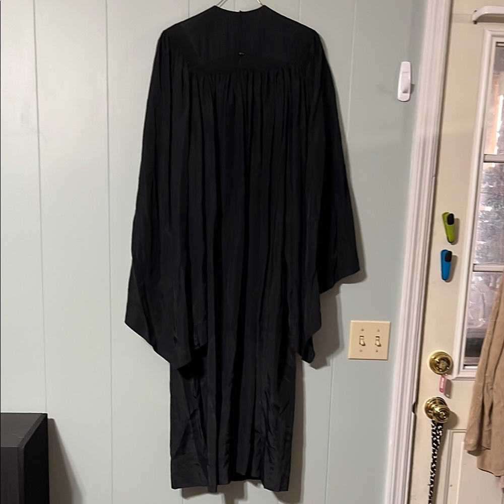 Black Cleric Robe with Flowing Sleeves - Picture 5 of 6